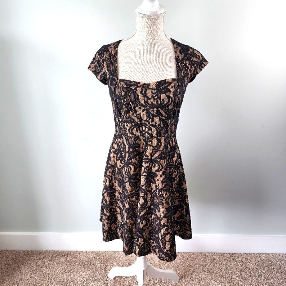 HEART SOUL WOMEN'S LACE OPEN BACK DRESS SIZE MEDIUM